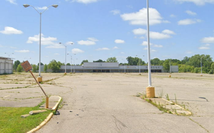 North Flint Drive-In Theatre - 2019 Street View Of Abandoned K-Mart Where Drive-In Stood (newer photo)